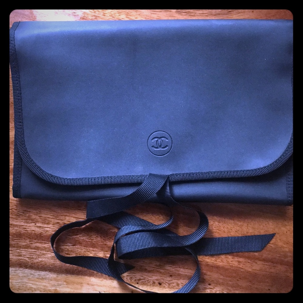 AUTH Chanel makeup brush holder made in France